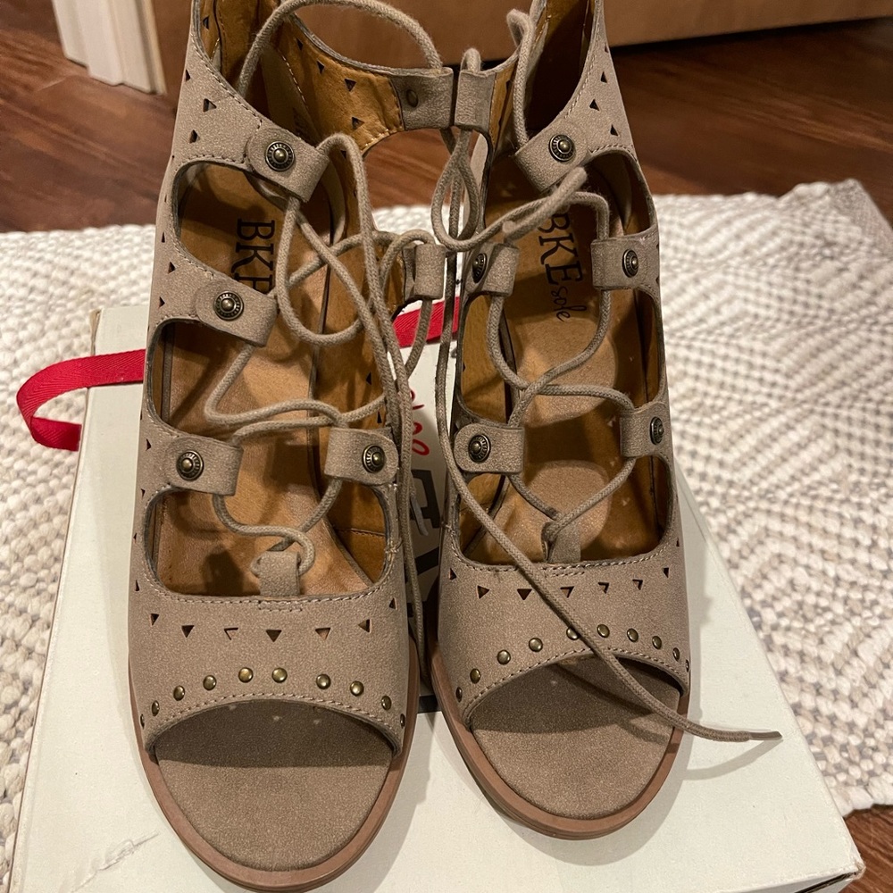 BKE shoes